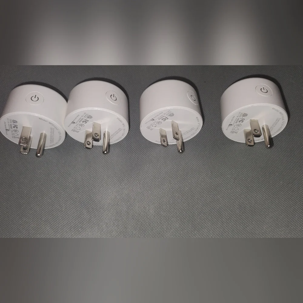 White Smart Plug with Power Button